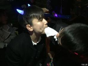 吸奶舌吻视频,揭秘亲子间的温馨互动